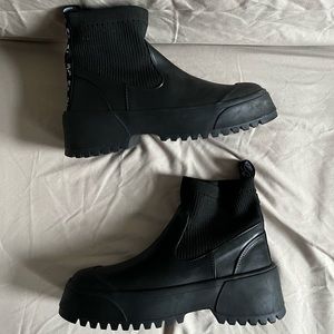 Zara Ankle Boots in US 6 1/2 and Eur 37